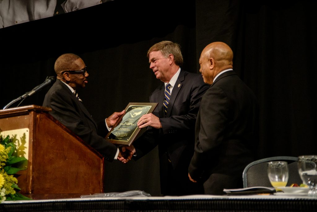 Mayor Battle receives MLK Unity Award