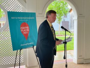 Mayor Tommy Battle speaks