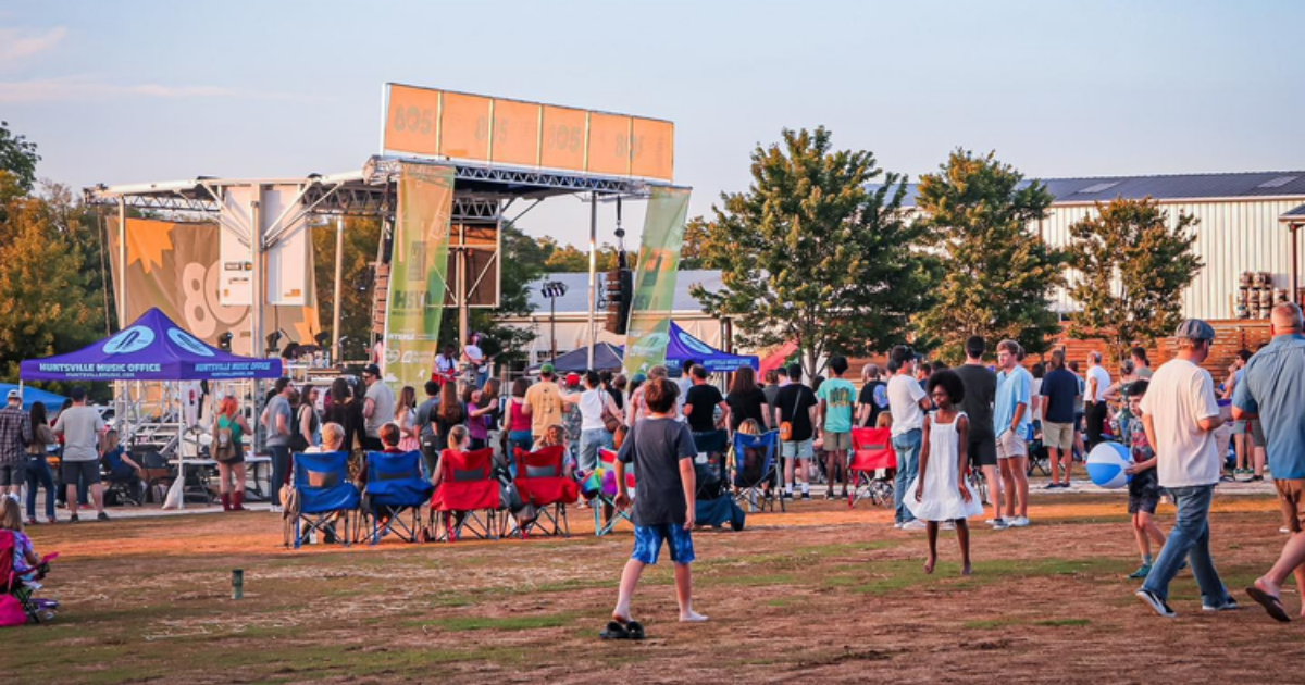 805 After Five crowd