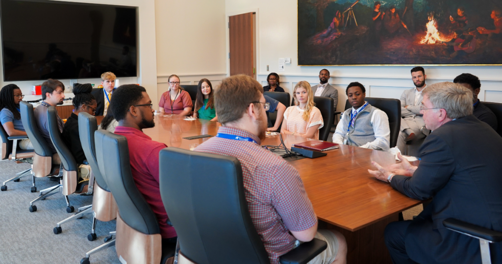 Photo of Mayor Tommy Battle meeting with City of Huntsville interns in large conference room