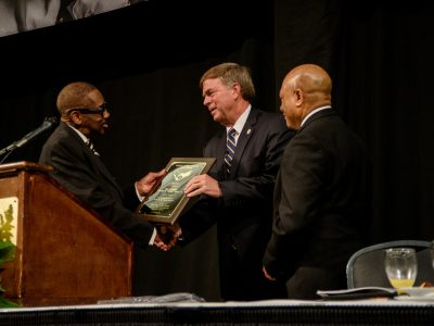 Click to view Huntsville’s Oldest Black Fraternity presents MLK Unity Award to Mayor Tommy Battle