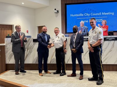 Click to view HPD Investigator honored with life-saving medal for heroic rescue